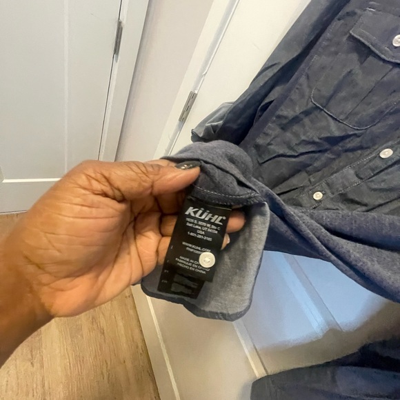 Kuhl womens chambray camp shirt style button up. - Picture 5 of 7